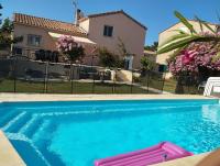 Villa avec plage à pied et grande piscine - B&B Sainte-Marie