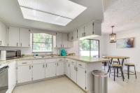 2 Mi to State Parks! Crystal River Home with Yard - B&B Crystal River