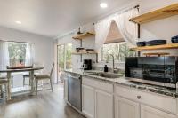 Valrico Retreat with Fire Pit about 18 Mi to Tampa! - Bed and Breakfast Valrico