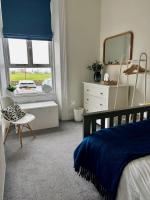 Dracula seafront, dog-friendly apartment with on-street parking - Ferienwohnung Whitby