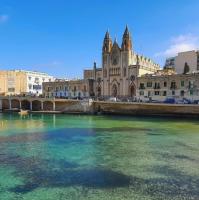 Spacious 3BR Seaside Apartment Sliema - Ferienwohnung Sliema