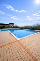 Lake Garda Apartment with Pool, Private Garden & Parking - Ferienwohnung Manerba del Garda