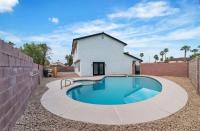 4 bedroom Luxuriously Furnished Modern Mansion With Pool, Spa, and Patio - B&B Las Vegas