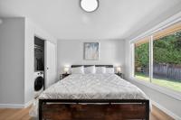 Stadium District Studio-King Bed-Walk to it all! - B&B Tacoma