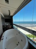 Vista Mar, 1 Dorm, Sacada com Jacuzzi , wi fi ,garagem, 5 hospedes, enfrente ao Mar - Chambres d'hôtes Praia Grande