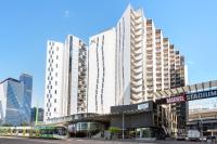 Chic 2B Apt CarPark and Pool Near Marvel - B&B Melbourne