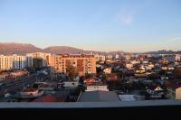 Fior Apartment with Balcony View - Bed and Breakfast Tirana