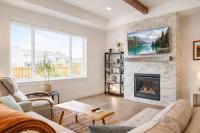 Scenic Modern Home with Private Patio & Fireplace - Chambres d'hôtes Belgrade