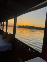 We House Guest Hotel - B&B Luang Prabang