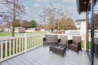 Cherry Lodge with Hot Tub - B&B York