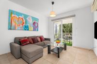 Cosy 2Br Family Apartment - Mythical Sands Resort - Chambres d’hôtes Paralímni