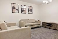 3-Bedroom New Build - VAT Included - Private Drive Parking - Ferienwohnung Congleton