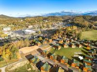 Luxe Cabin Pool Hot Tub Games - B&B Pigeon Forge