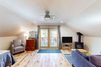 1 Mi to Crystal Lake! Couples Retreat with Deck - B&B Beulah