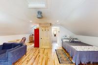 1 Mi to Crystal Lake! Couples Retreat with Deck - B&B Beulah