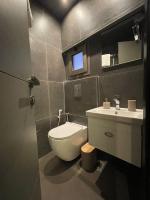 1BR Apt with Terrace in Heart of Broumana - B&B Broummâna