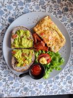 ParabonHaus Kopitiam - Bed & Breakfast - Bed and Breakfast Gegerbentang