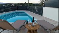 Holiday home Klara with heated pool - Chambres d'hôtes Zmijavci