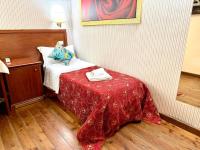 Single Room with Shared Bathroom