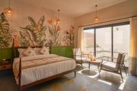 Zimmer mit Kingsize-Bett und Whirlpool