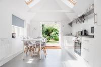 Sunny, Single-level Cottage with Garden & Parking, Dog friendly, Near Rye - Bed and Breakfast Guestling