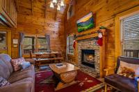 Smoky Cabin with Hot Tub, Arcade & Mtn Views - B&B Pigeon Forge