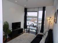 Mailbox Canalside Views Apartment by New Street - Chambres d’hôtes Birmingham
