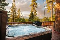 Bear Mountain Bliss - Half Mile to Bear Mtn! - Chambres d'hôtes Big Bear Lake
