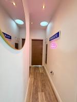Margate Penthouse Private Balconies Sea Glimpses Gated Parking Air-Con The Penthouse Margate - Chambres d'hôtes Margate