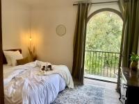 Un étage entier - 5 chambres indépendantes et 3 salles de bains - Chambres d'hôtes Corte