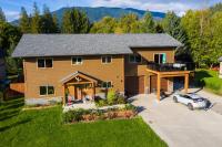Big Bear Chalet and spa - Bed and Breakfast Revelstoke