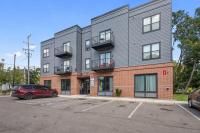 304 New Luxury Downton Condo with Fireplace, 2 bdrm - Chambres d’hôtes Kalamazoo