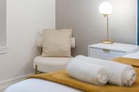 Warstone Suite-Luxury 2-Bedroom Flat, Parking, WiFi, Netflix, Central Location - Chambres d’hôtes Birmingham