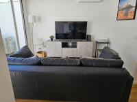 Amazing 2 Bed with AC Terrace Beach 6min walk - B&B Cascais