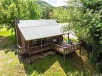 Riverfront Little Red Cabin, World-class Trout Fishing, Views & Boat Access - B&B Heber Springs