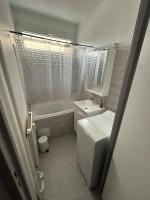 studio city center parking clim wifi bathroom - B&B Nîmes