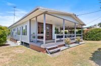 Relaxing Tin Can Bay Cottage, Walk to the water front and Pub - Chambres d’hôtes Tin Can Bay