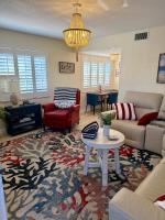 Birdsong Beachfront Condo - B&B St. Pete Beach