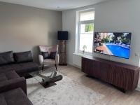 Güden Pearl Bhaven Deck 6 ,Exklusive große Wohnung,Hochwertige Ausstattung,Privatparkplatz & Carport,Großer Garten mit Gartenhaus,Langzeitaufenthalt - B&B Bremerhaven