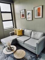 Luxury Rosebank Apartment walk to mall & Gautrain station - Bed and Breakfast Johannesburg