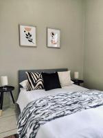 Luxury Rosebank Apartment walk to mall & Gautrain station - Bed and Breakfast Johannesburg
