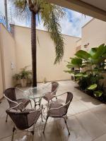 Casa inteira 2 quartos e churrasqueira - B&B Uberlândia