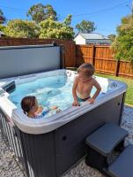 Historic Church Sunday School House with Spa and Fireplace - B&B Cessnock