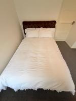 Precious House 2 - B&B Leicester