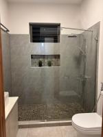 Luxury 3 bedroom and private rooftop oasis including private jacuzzi with sea and mountain views - Chambres d'hôtes Flic en Flac