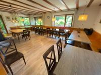 Freizeitheim Wilhelm-Kiefer-Haus mit großem Grundstück, Feuerstelle, Tennisplatz - B&B Bad Wildbad