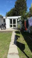 Affordable Private Sleep-Out Room 1 Own Entrance - Chambres d’hôtes Christchurch