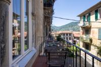 C44 Historic stairway Authentic charming apartment with aircon in historic building up to 6ppl Newly renovated - B&B La Spezia