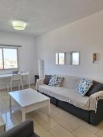 Delphi Court - large 1 bed -sleeps 4, Near sea/beach - free wifi - Chambres d'hôtes Limassol