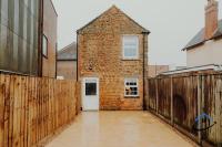Dale House, sleeps 7, central, parking x2, garden - B&B Rothwell